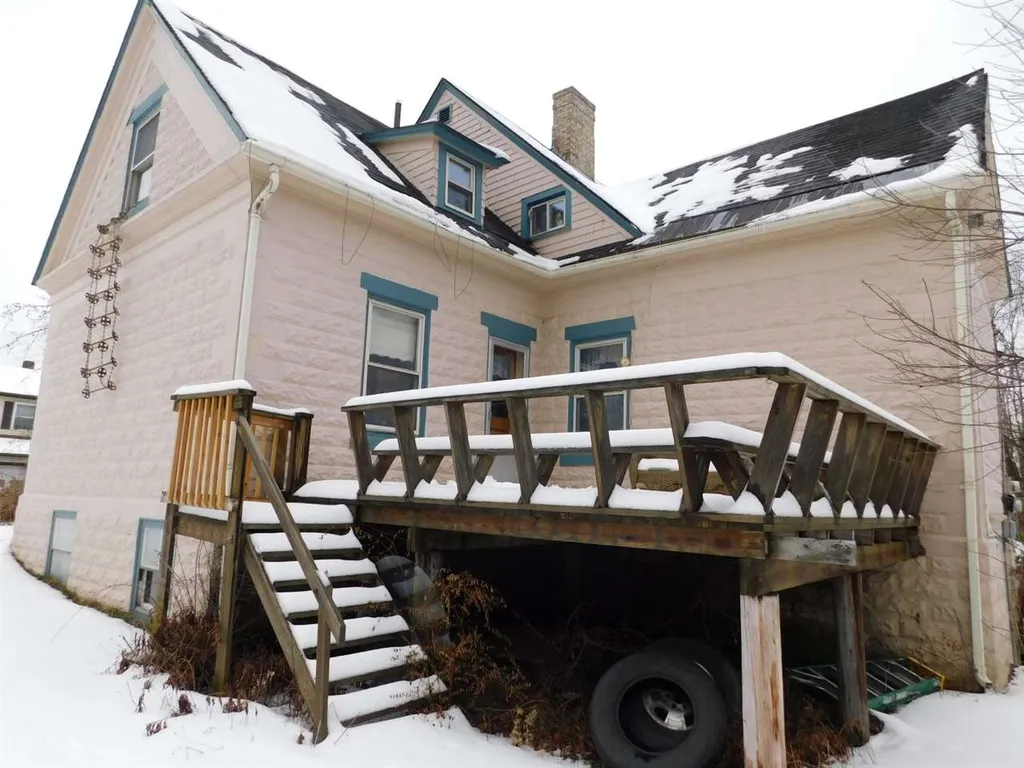 158 Mount Pleasant Street St. Johnsbury VT 05819-8