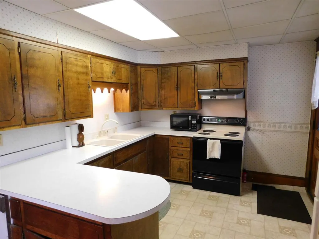 158 Mount Pleasant Street St. Johnsbury VT 05819-8