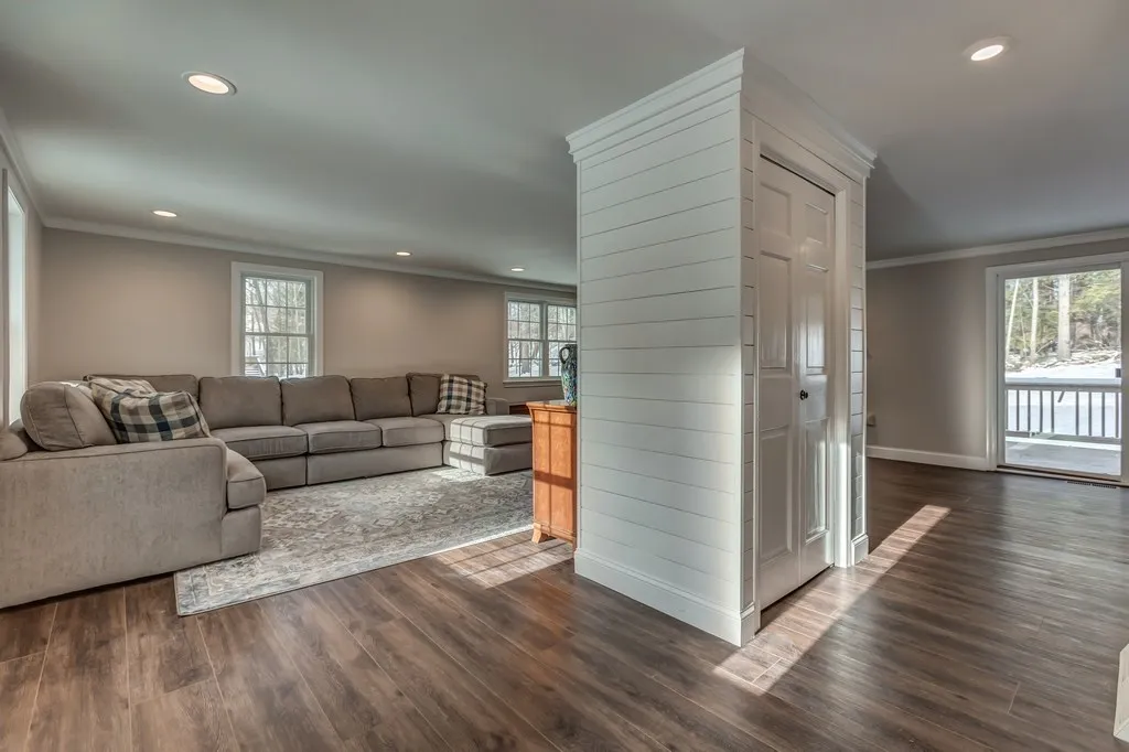 13 Barisano Way Nashua NH 03063