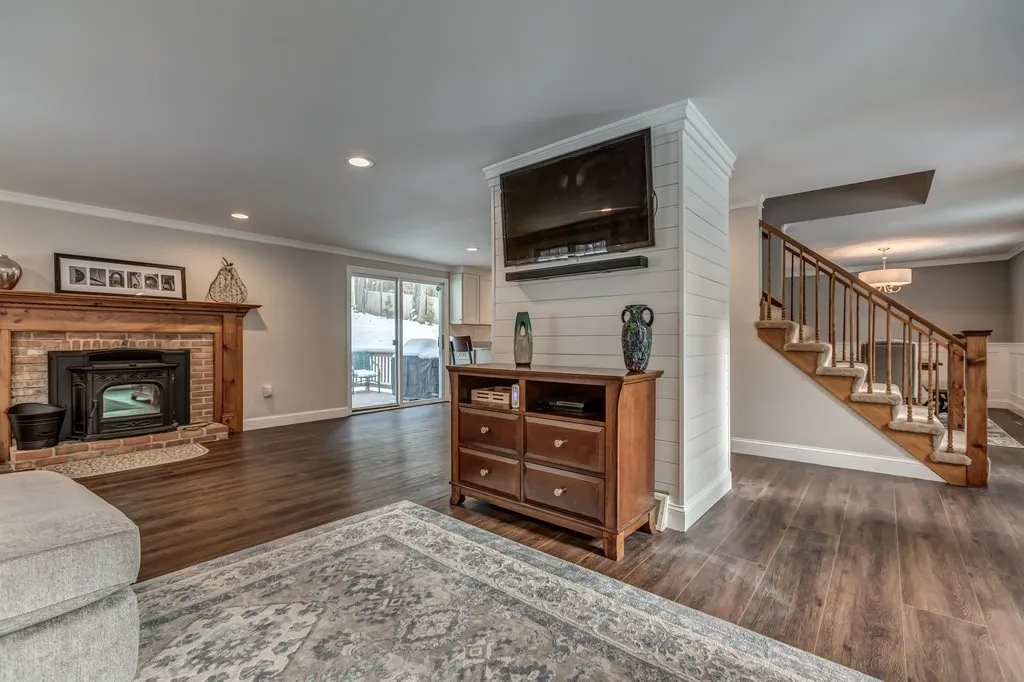 13 Barisano Way Nashua NH 03063
