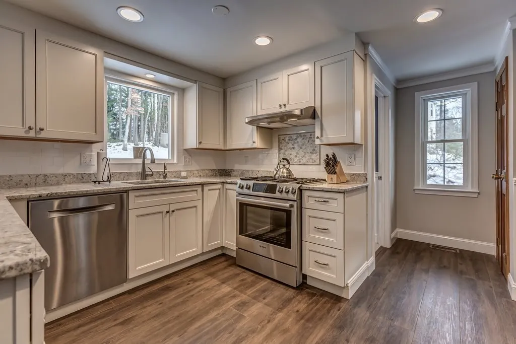 13 Barisano Way Nashua NH 03063