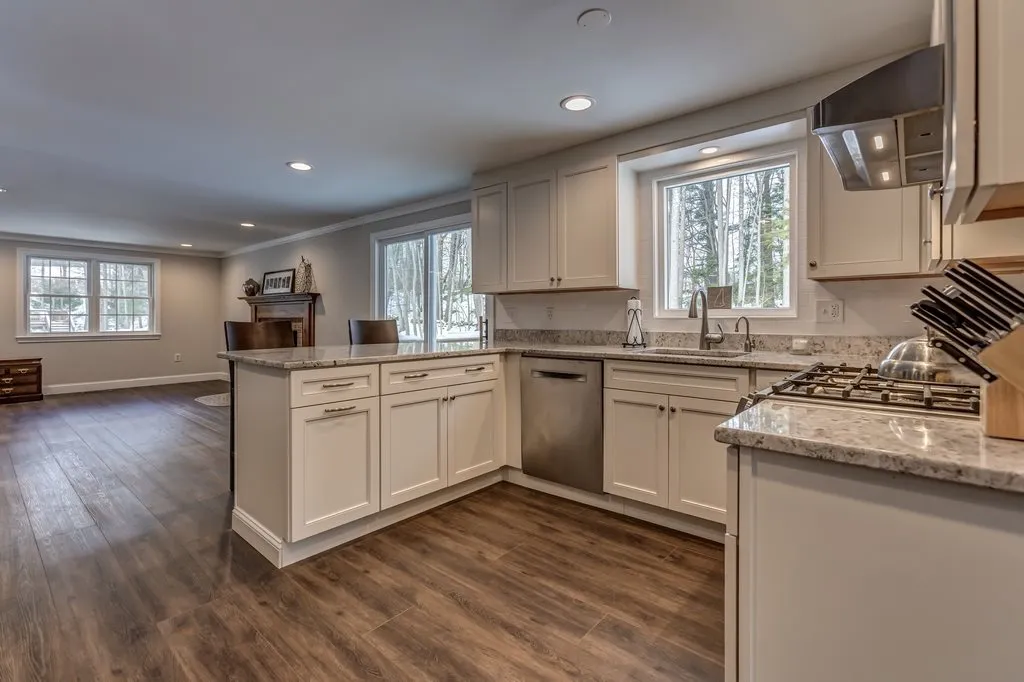13 Barisano Way Nashua NH 03063