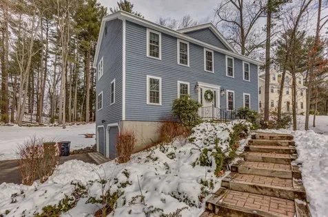 13 Barisano Way Nashua NH 03063