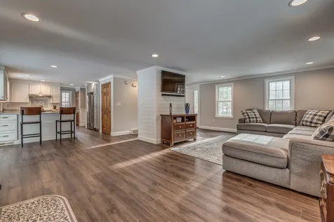 13 Barisano Way Nashua NH 03063