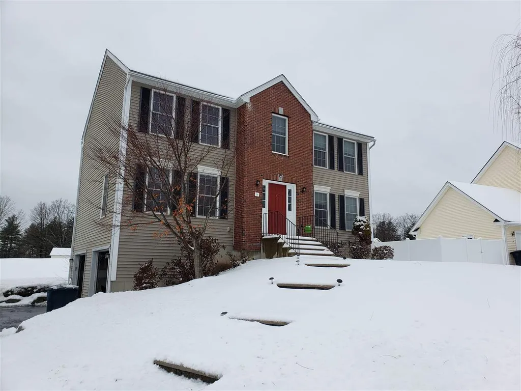14 Normandy Way Nashua NH 03063