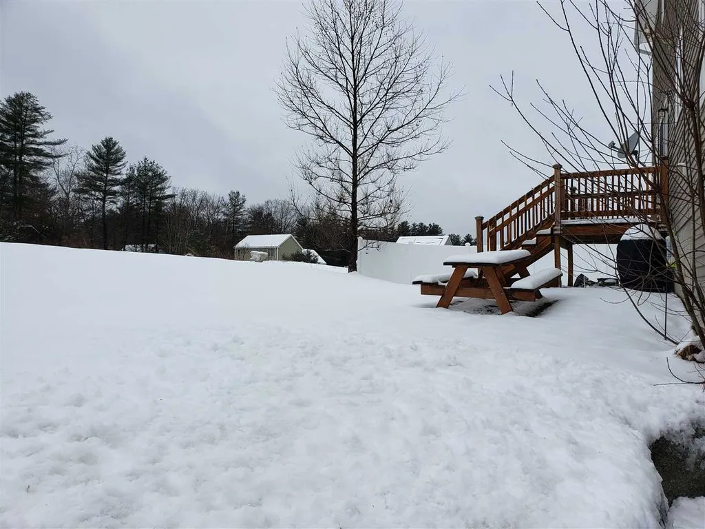 14 Normandy Way Nashua NH 03063