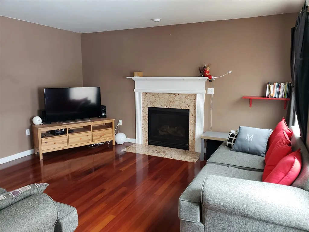 14 Normandy Way Nashua NH 03063