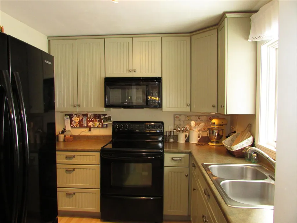 98 Algonquin Road Enfield NH 03748