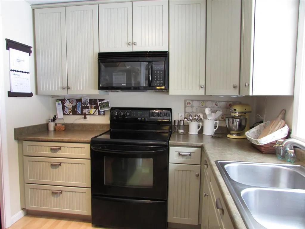 98 Algonquin Road Enfield NH 03748
