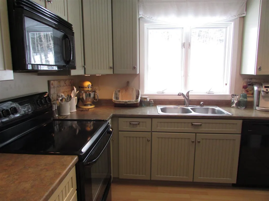 98 Algonquin Road Enfield NH 03748