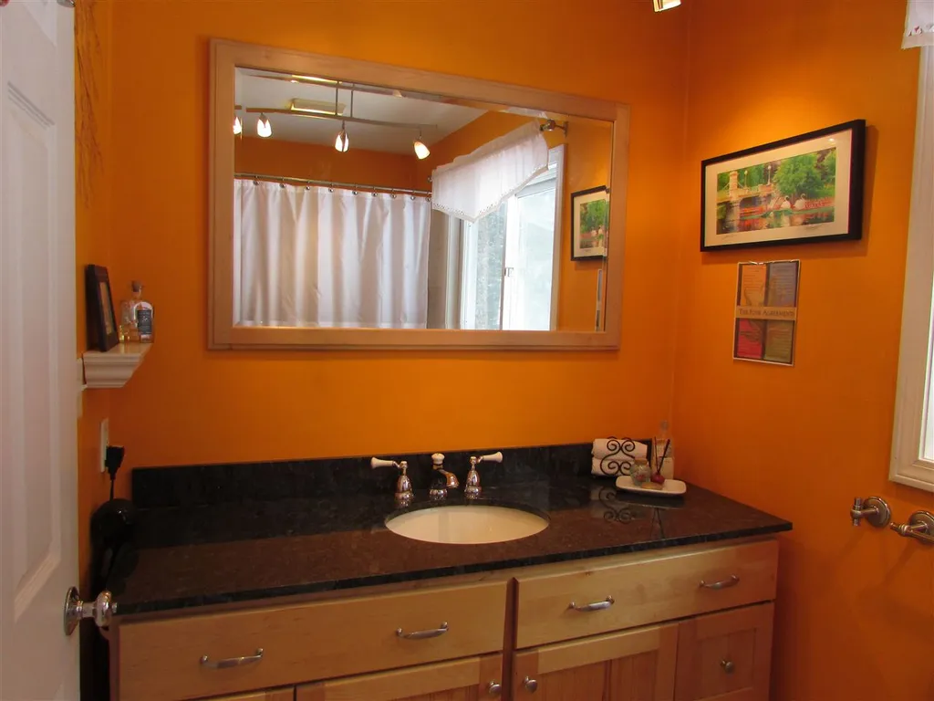 98 Algonquin Road Enfield NH 03748