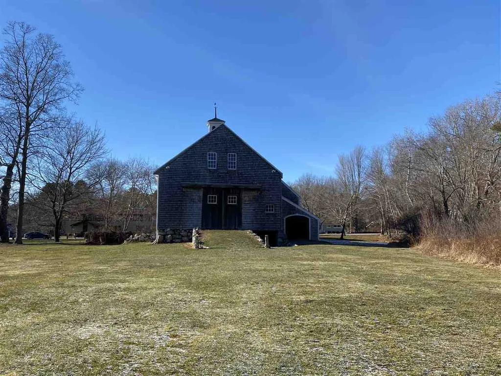 61 Woodland Road North Hampton NH 03862