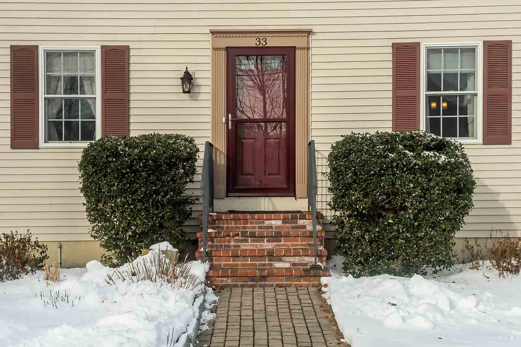 33 Pray Street Rochester NH 03868