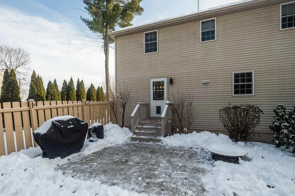 33 Pray Street Rochester NH 03868