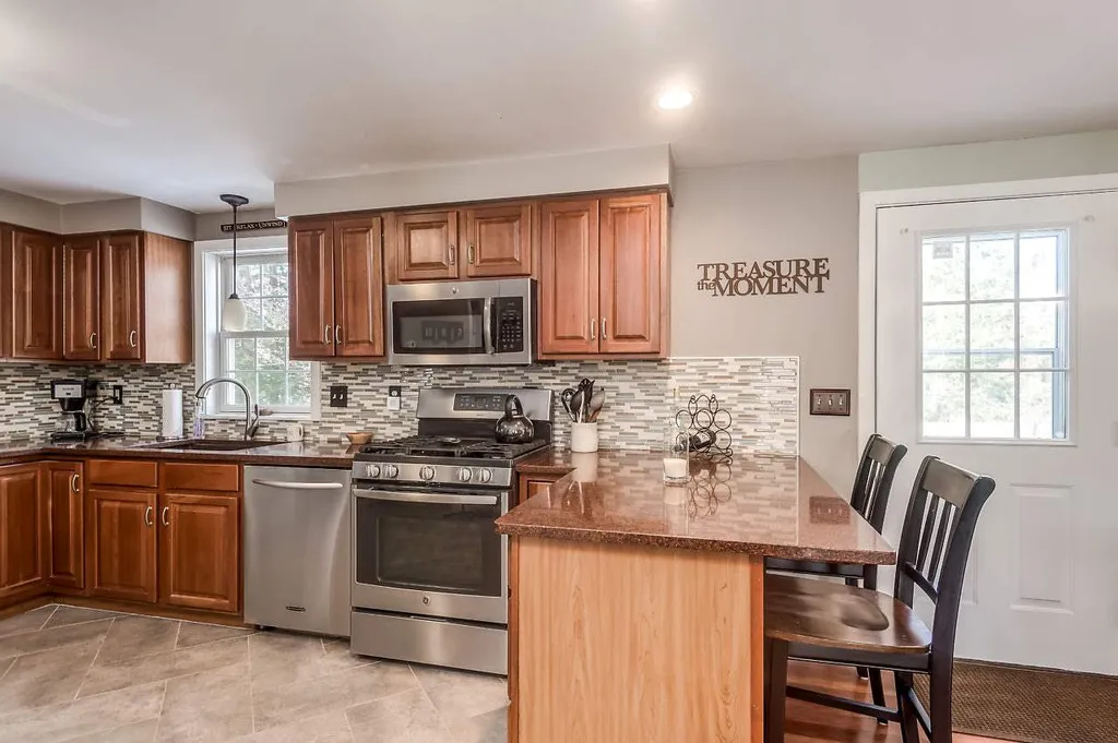 33 Pray Street Rochester NH 03868