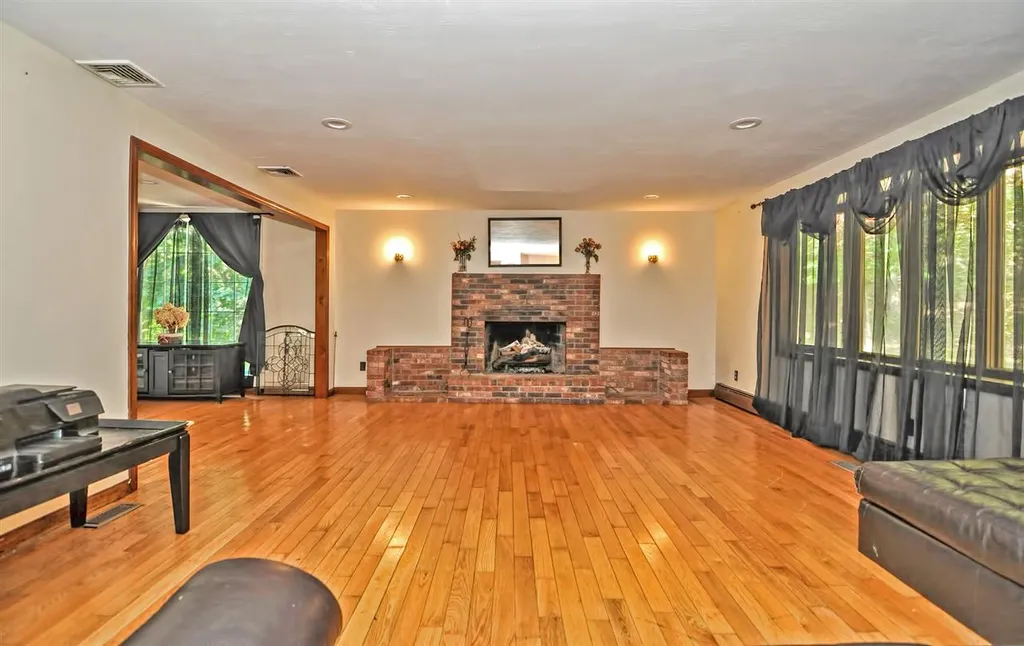 161 Bush Hill Road Hudson NH 03051