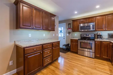 385 Hill Street Manchester NH 03102