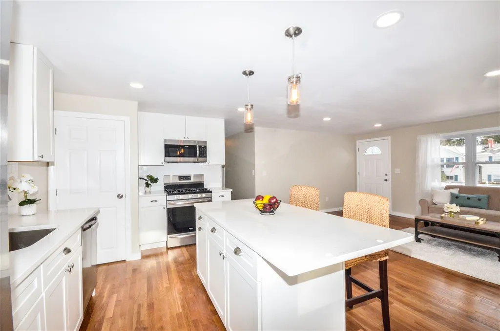 9 Richmond Street Nashua NH 03063