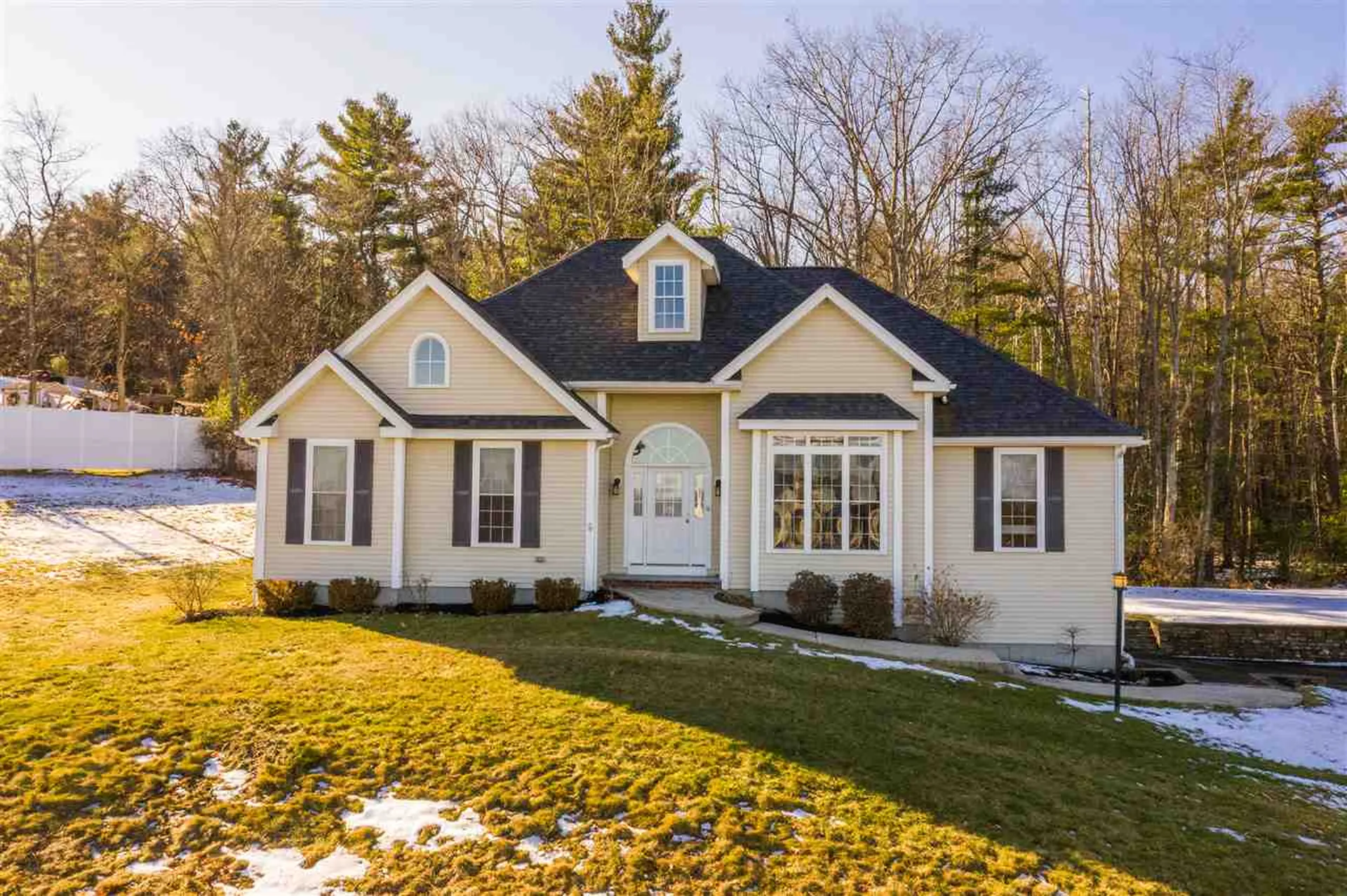 16 Collins Way Pelham NH 03076