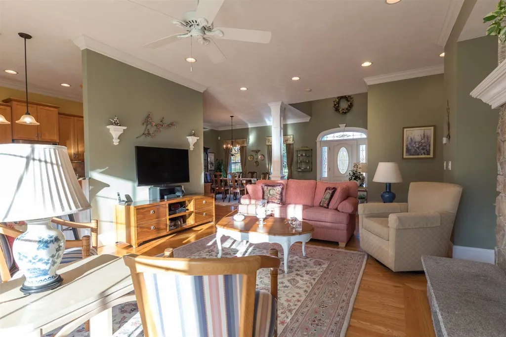 38 Maplevale Road East Kingston NH 03827