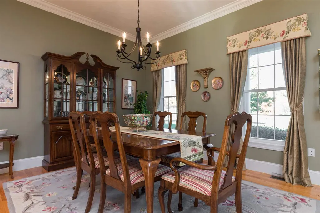 38 Maplevale Road East Kingston NH 03827