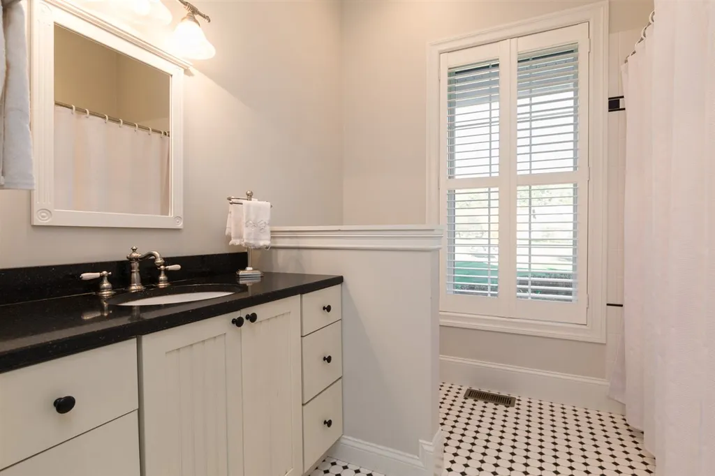 38 Maplevale Road East Kingston NH 03827