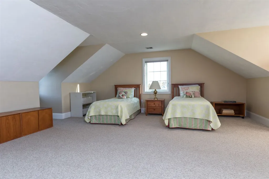 38 Maplevale Road East Kingston NH 03827