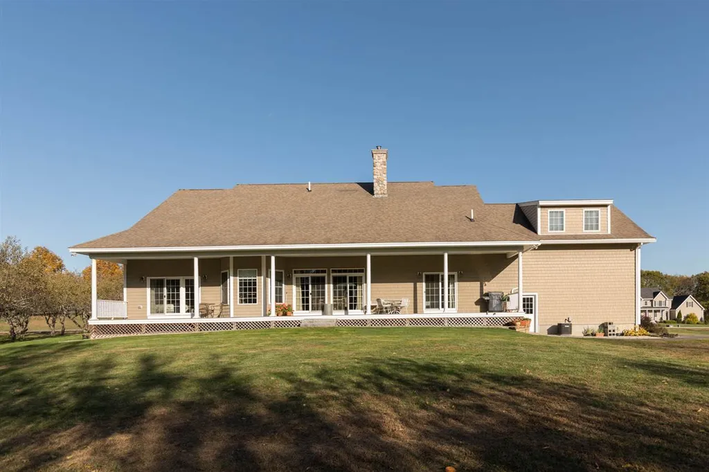 38 Maplevale Road East Kingston NH 03827