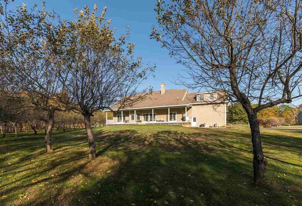 38 Maplevale Road East Kingston NH 03827