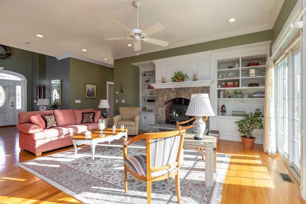 38 Maplevale Road East Kingston NH 03827