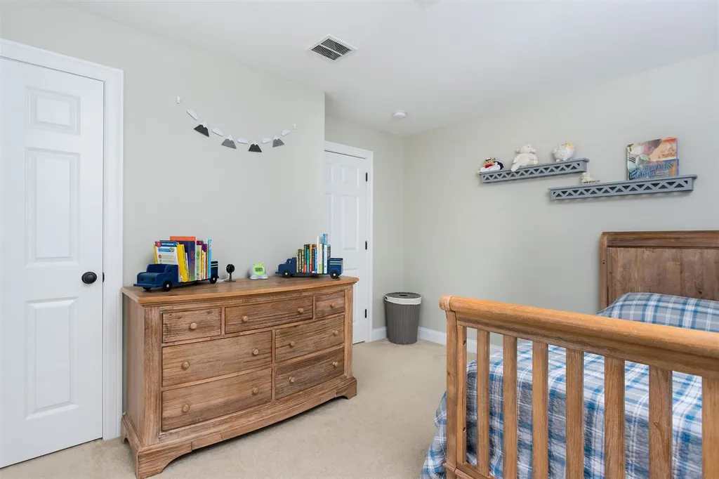 18 Treys Way Epping NH 03042