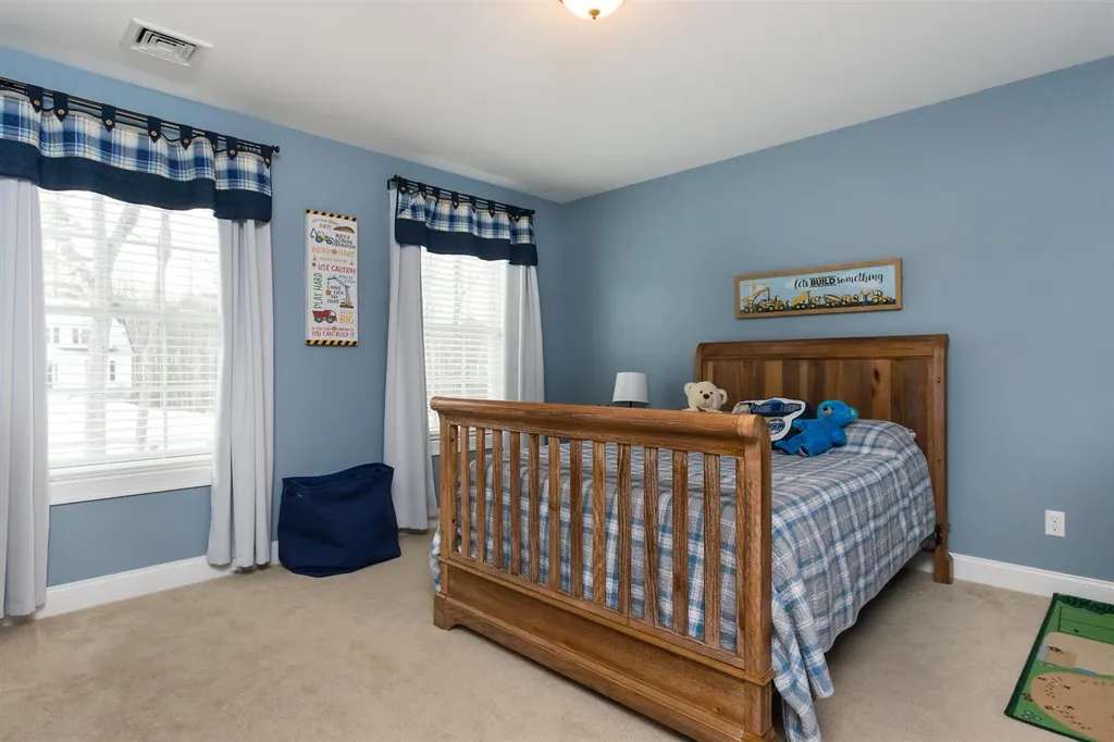18 Treys Way Epping NH 03042