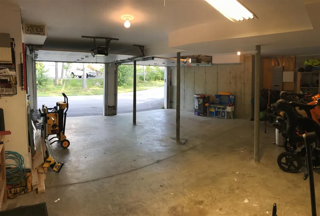 18 Treys Way Epping NH 03042