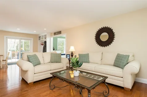 18 Treys Way Epping NH 03042