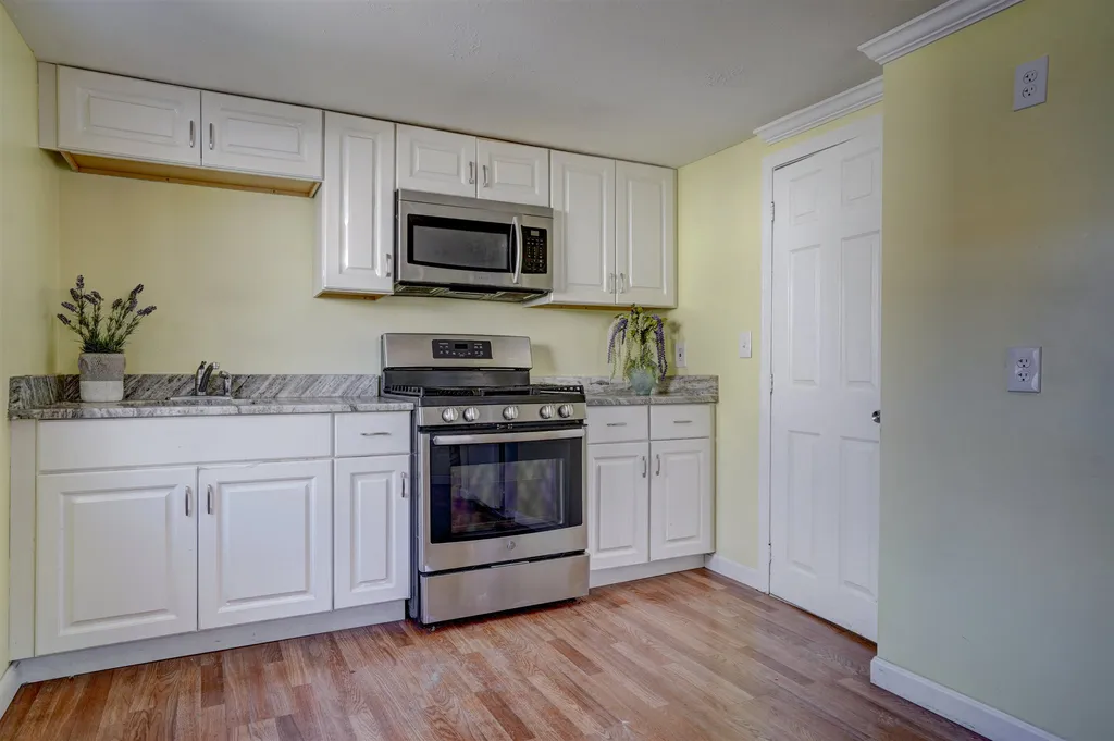 28 Ash Street Nashua NH 03060
