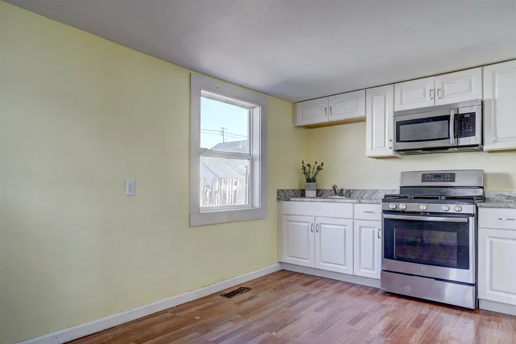 28 Ash Street Nashua NH 03060