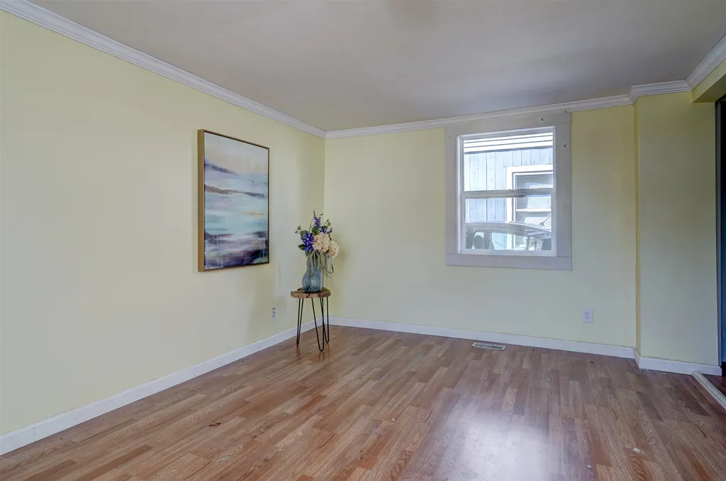 28 Ash Street Nashua NH 03060