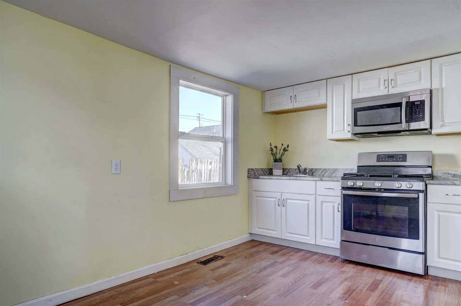 28 Ash Street Nashua NH 03060