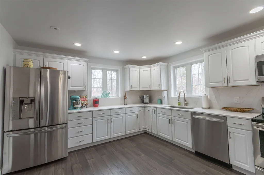 3 Cove Drive Derry NH 03038
