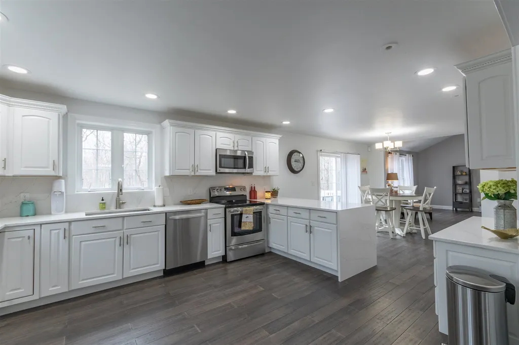 3 Cove Drive Derry NH 03038