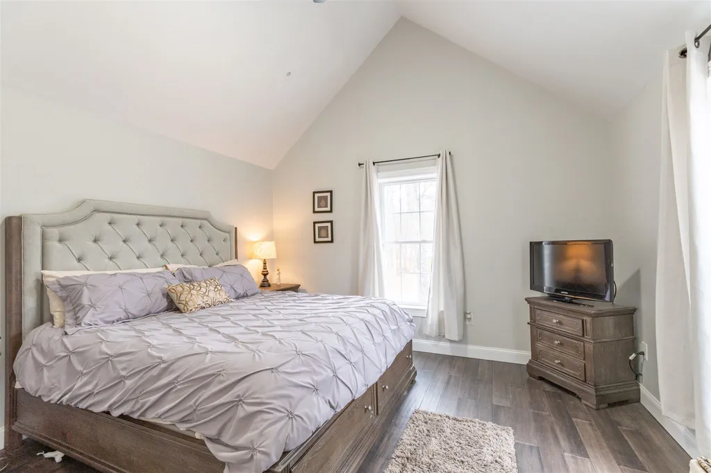 3 Cove Drive Derry NH 03038