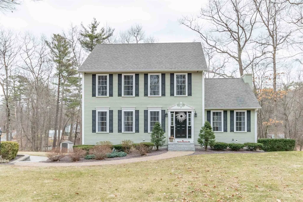 3 Cove Drive Derry NH 03038