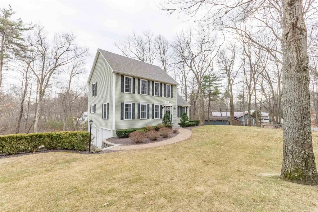 3 Cove Drive Derry NH 03038