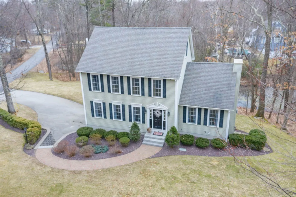 3 Cove Drive Derry NH 03038