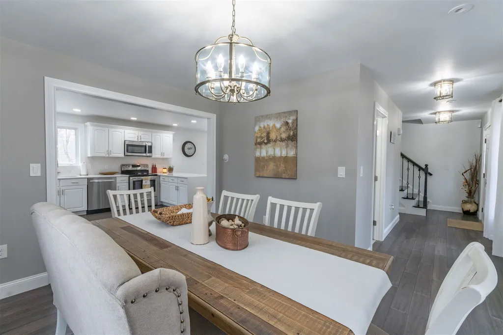 3 Cove Drive Derry NH 03038