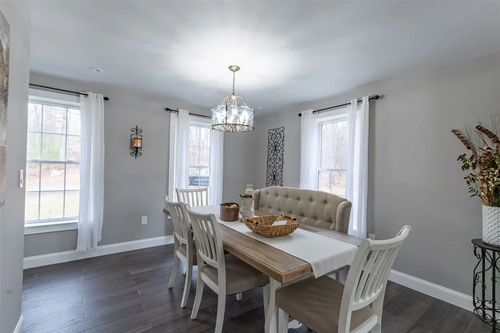 3 Cove Drive Derry NH 03038