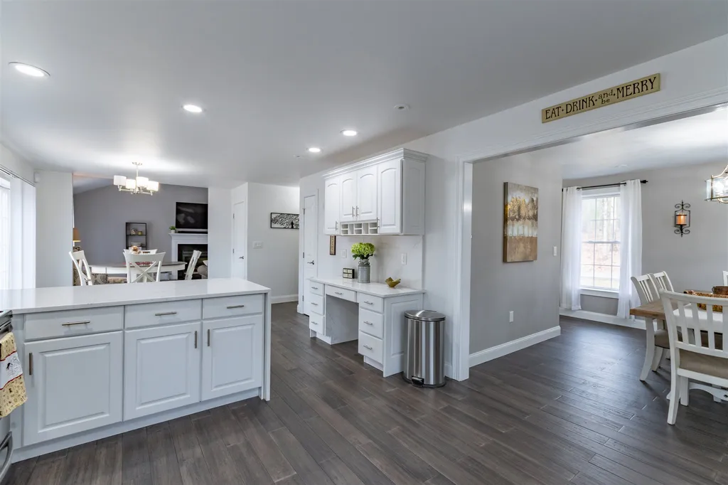 3 Cove Drive Derry NH 03038