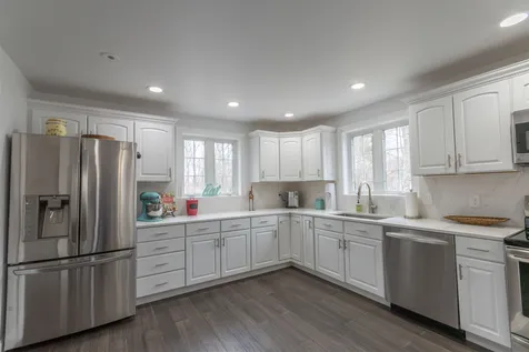 3 Cove Drive Derry NH 03038
