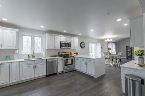 3 Cove Drive Derry NH 03038