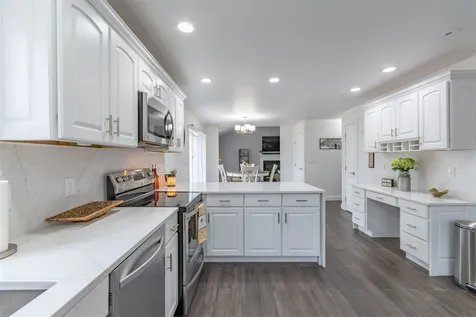 3 Cove Drive Derry NH 03038